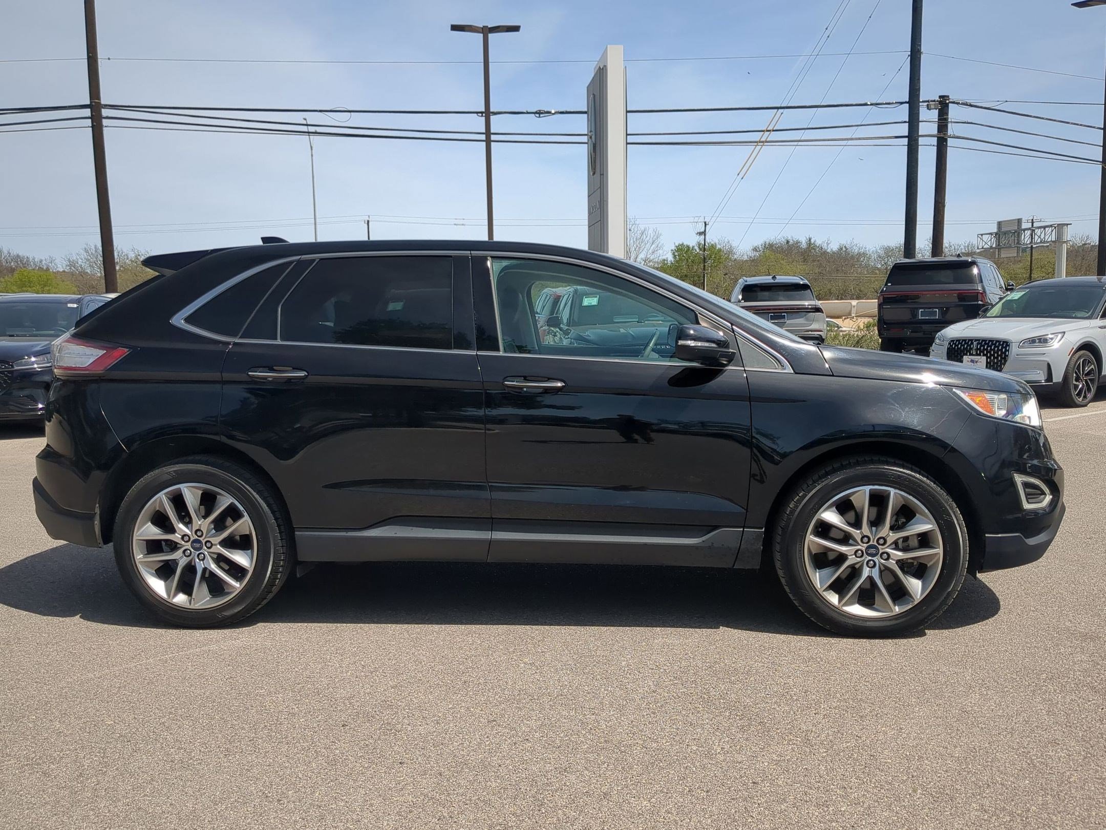 Used 2018 Ford Edge Titanium w/ Equipment Group 301A image 2