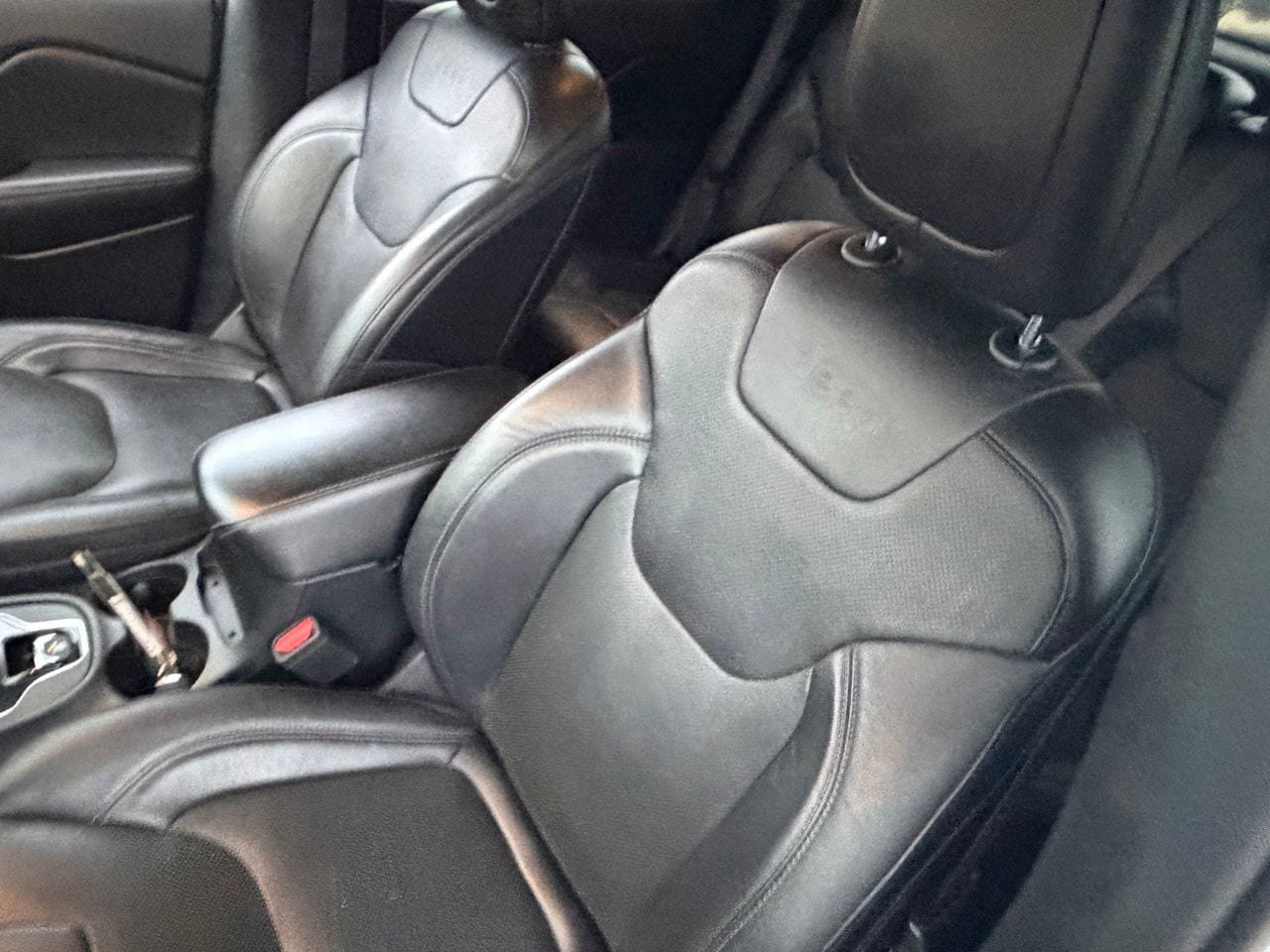 Used 2019 Jeep Cherokee Limited AWD/4WD image 35