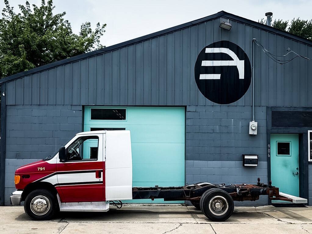 Used 2003 Ford E-450 and Econoline 450 RWD image 9