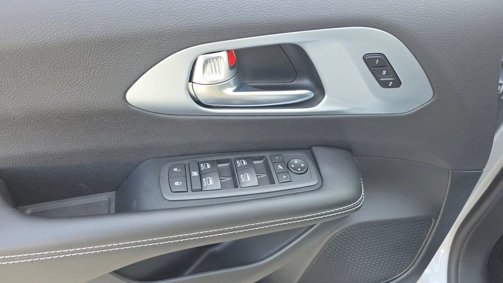 New 2026 Chrysler Pacifica Limited w/ S Appearance Package image 25