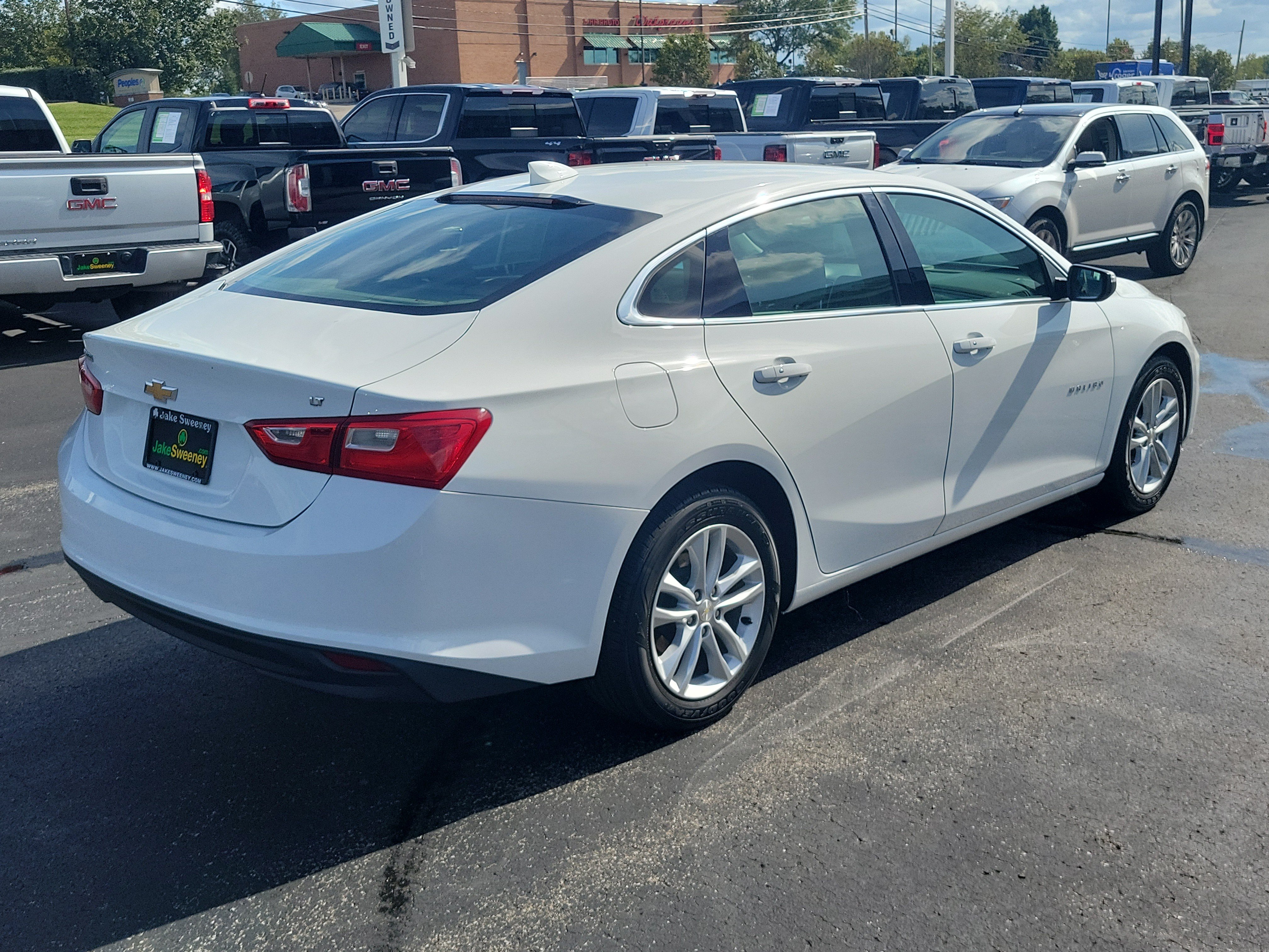 Used 2018 Chevrolet Malibu LT w/ Leather Package FWD image 4