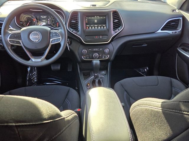 Used 2021 Jeep Cherokee Latitude w/ Mopar Interior Package image 12