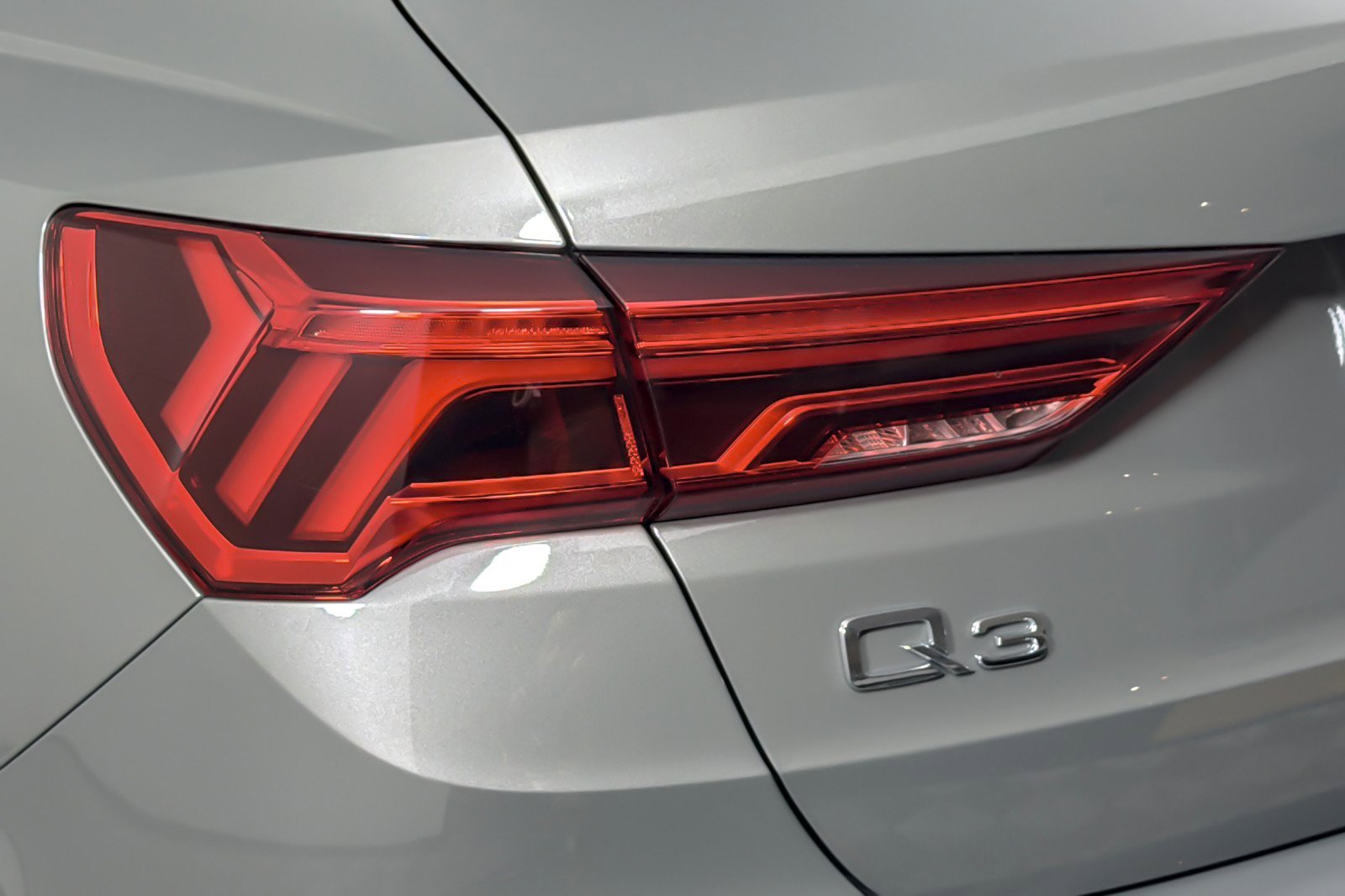 Used 2023 Audi Q3 2.0T Premium w/ Convenience Package image 26