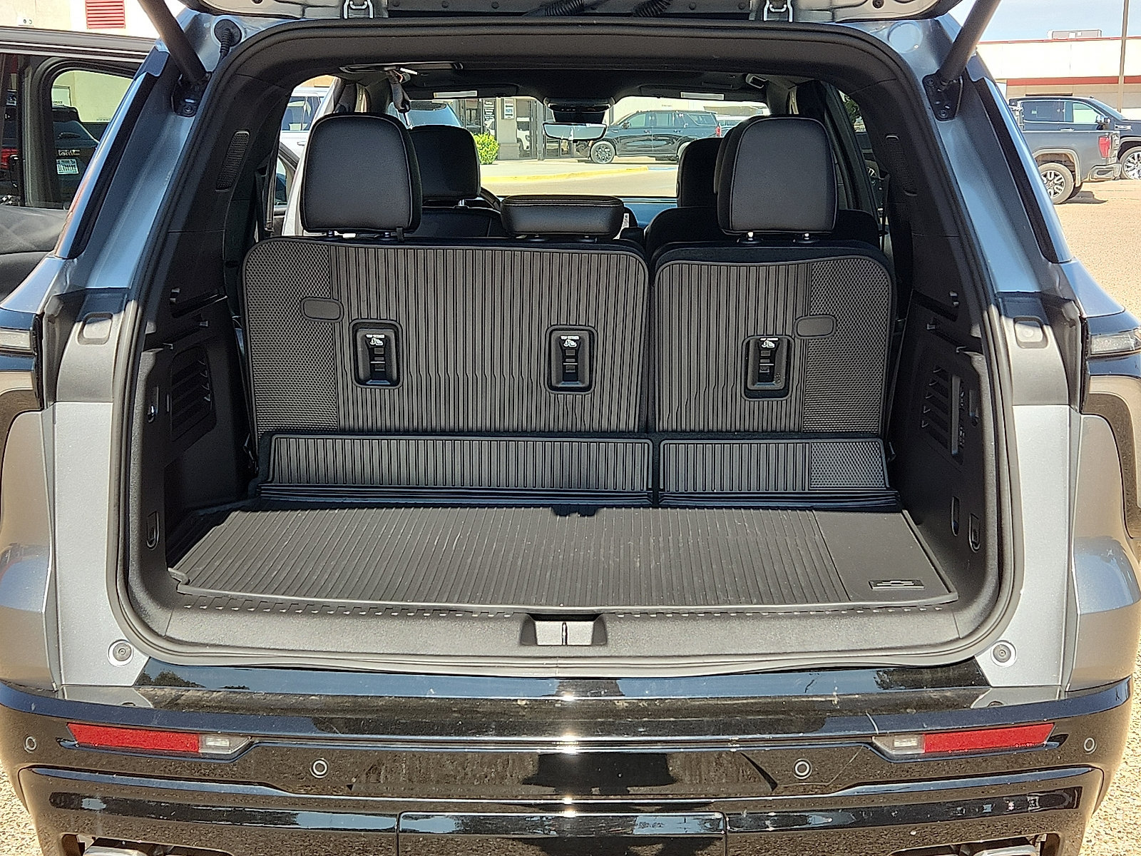 Used 2026 Chevrolet Traverse High Country w/ LPO, Floor Liner Package FWD image 11