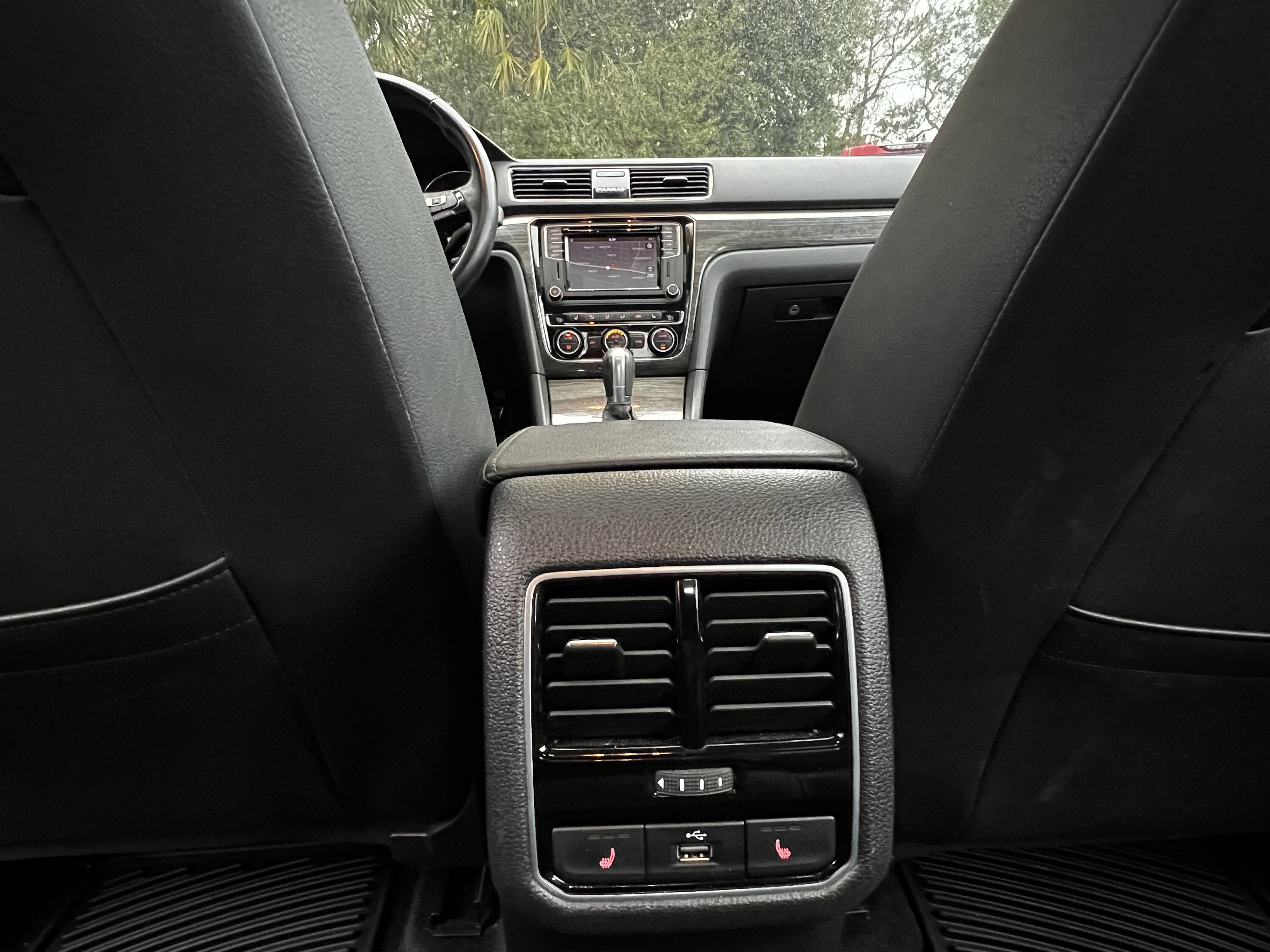 Used 2018 Volkswagen Passat 3.6 SEL Premium image 38