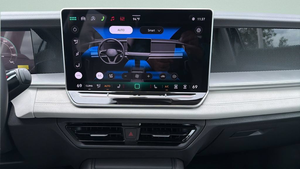 New 2026 Volkswagen Tiguan SE FWD image 19