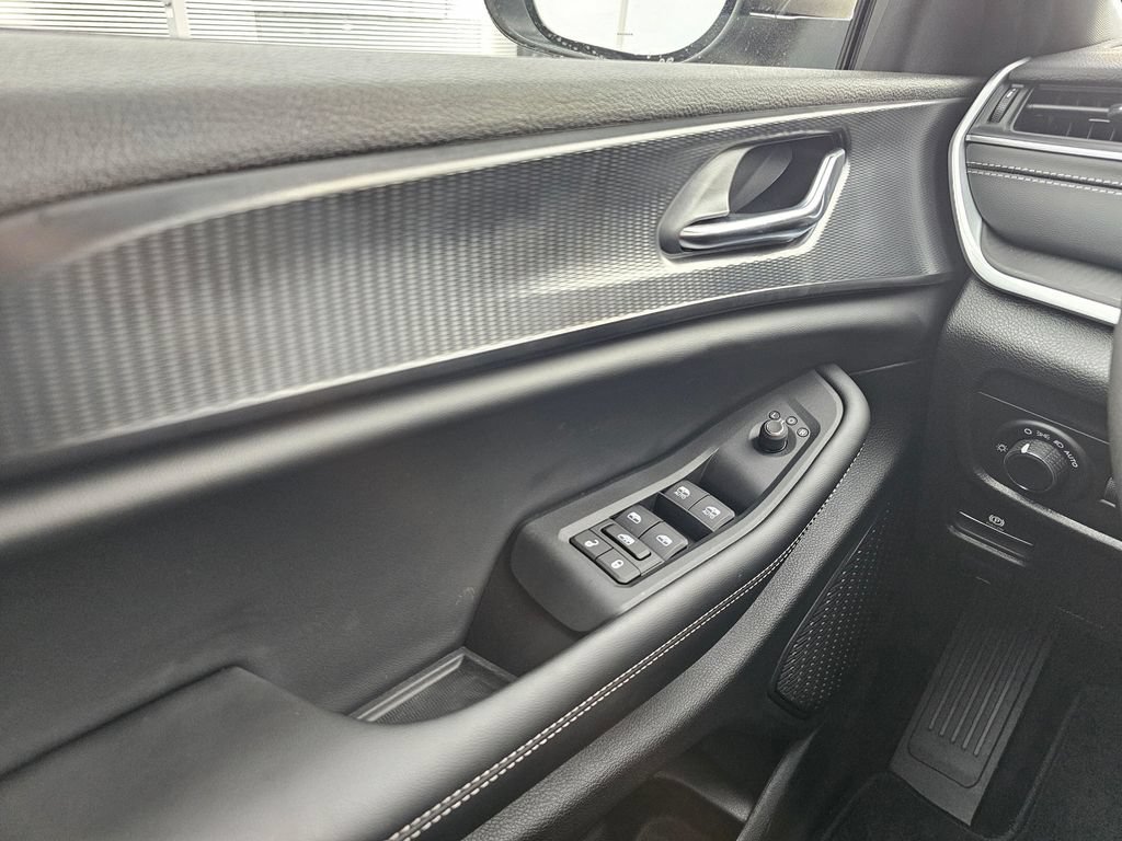 New 2025 Jeep Grand Cherokee Laredo X w/ Luxury Tech Group I AWD/4WD image 27