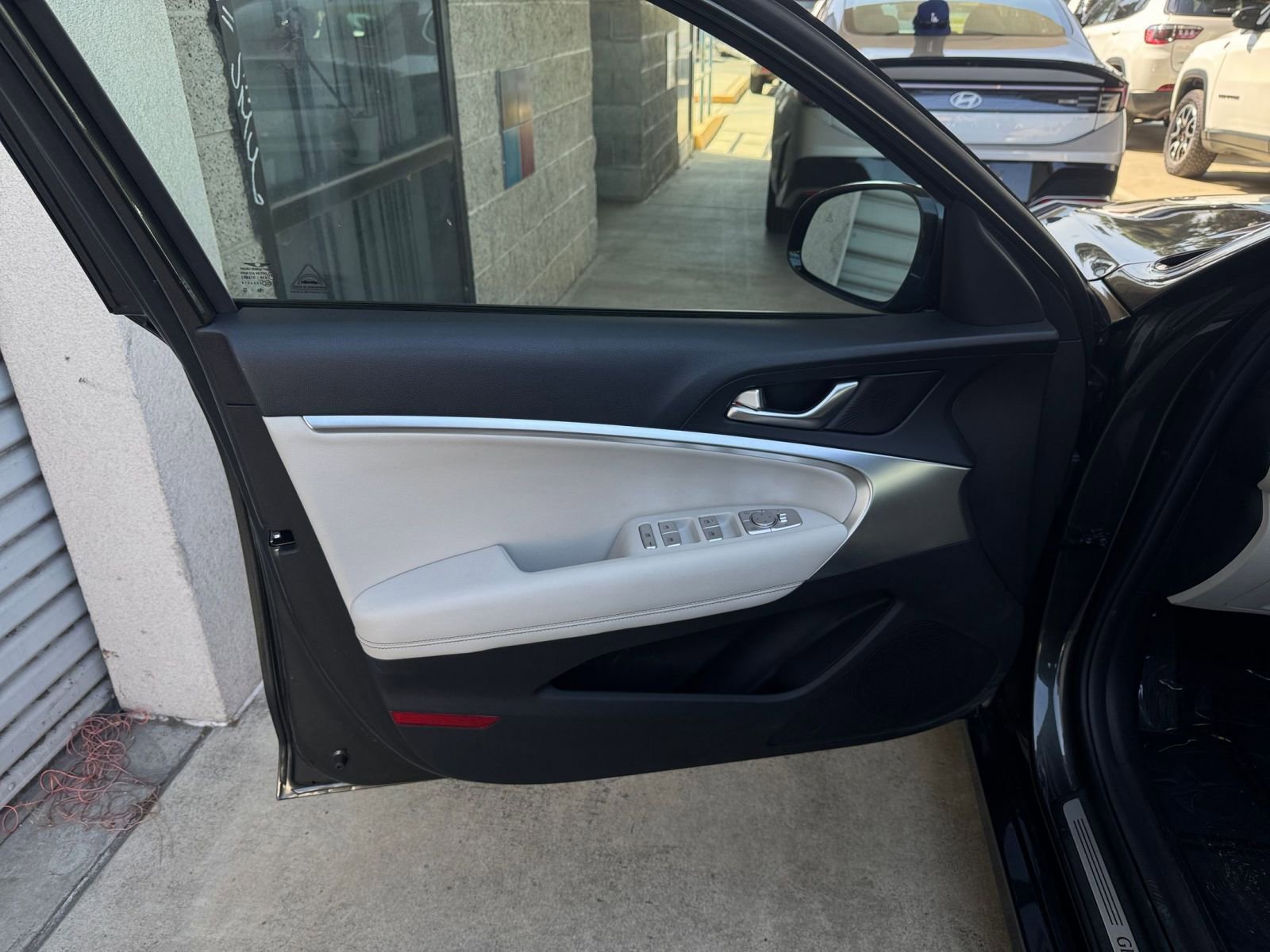 Used 2025 Genesis G70 2.5T image 20