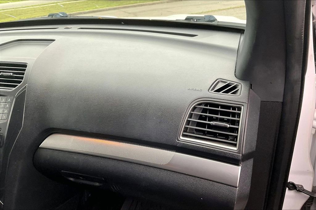 Used 2018 Ford Explorer XLT FWD image 15