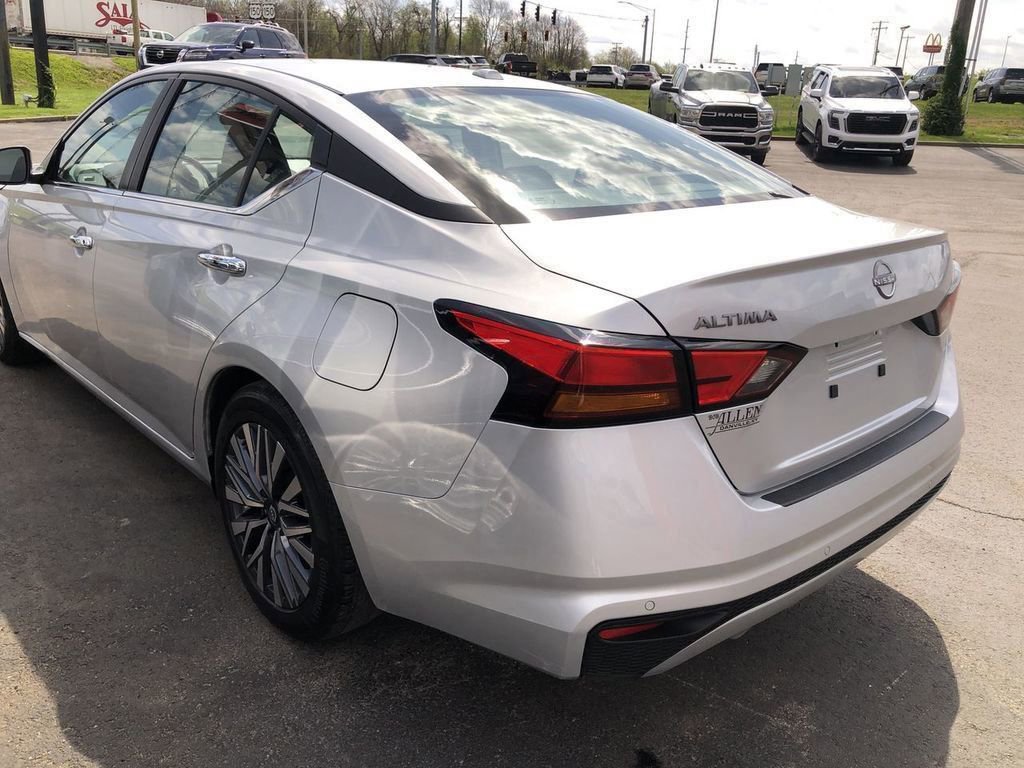 Used 2025 Nissan Altima 2.5 SV FWD image 4