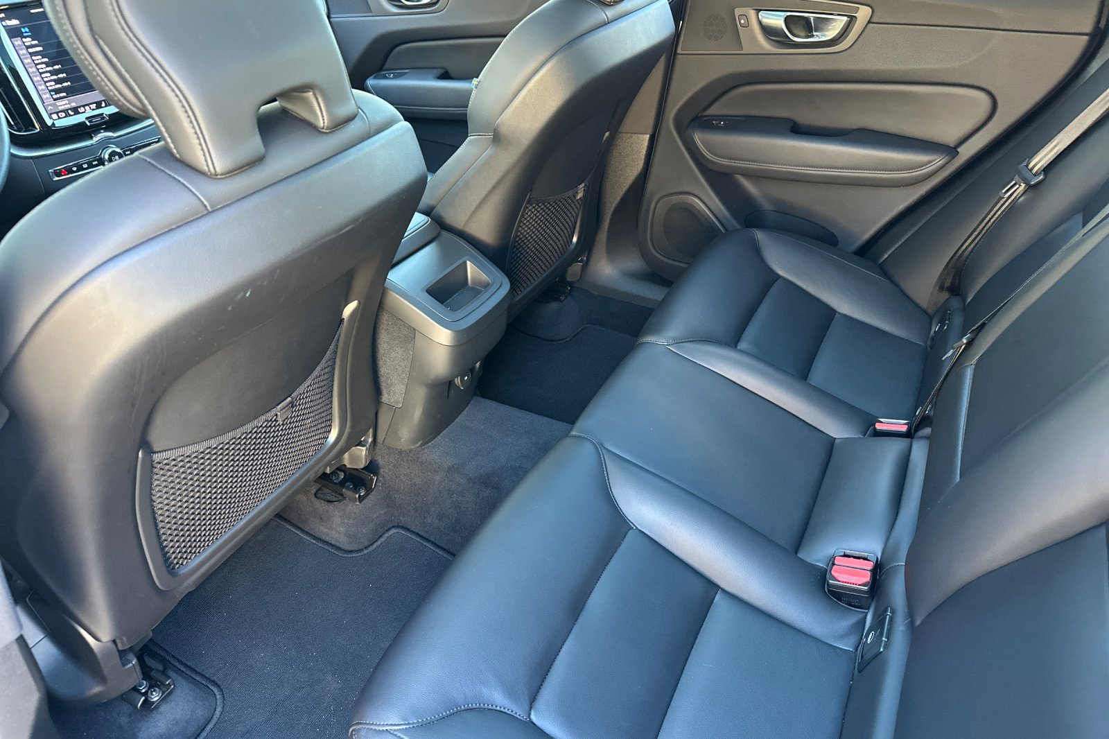 Certified 2025 Volvo XC60 B5 Core image 14