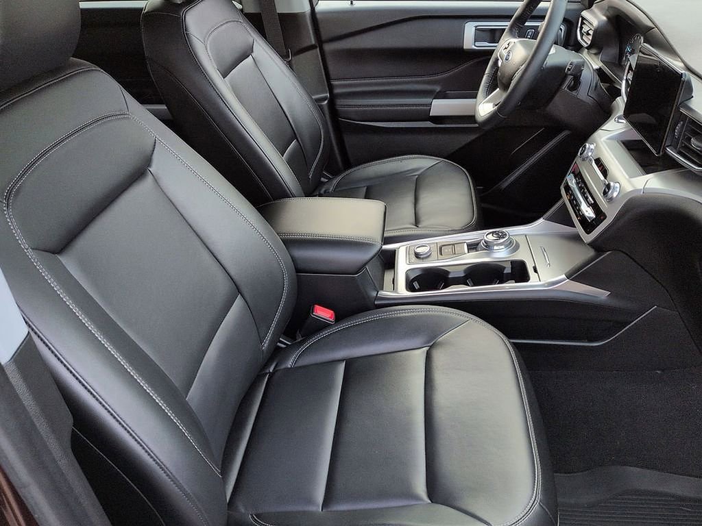 Used 2023 Ford Explorer XLT w/ Equipment Group 202A image 22