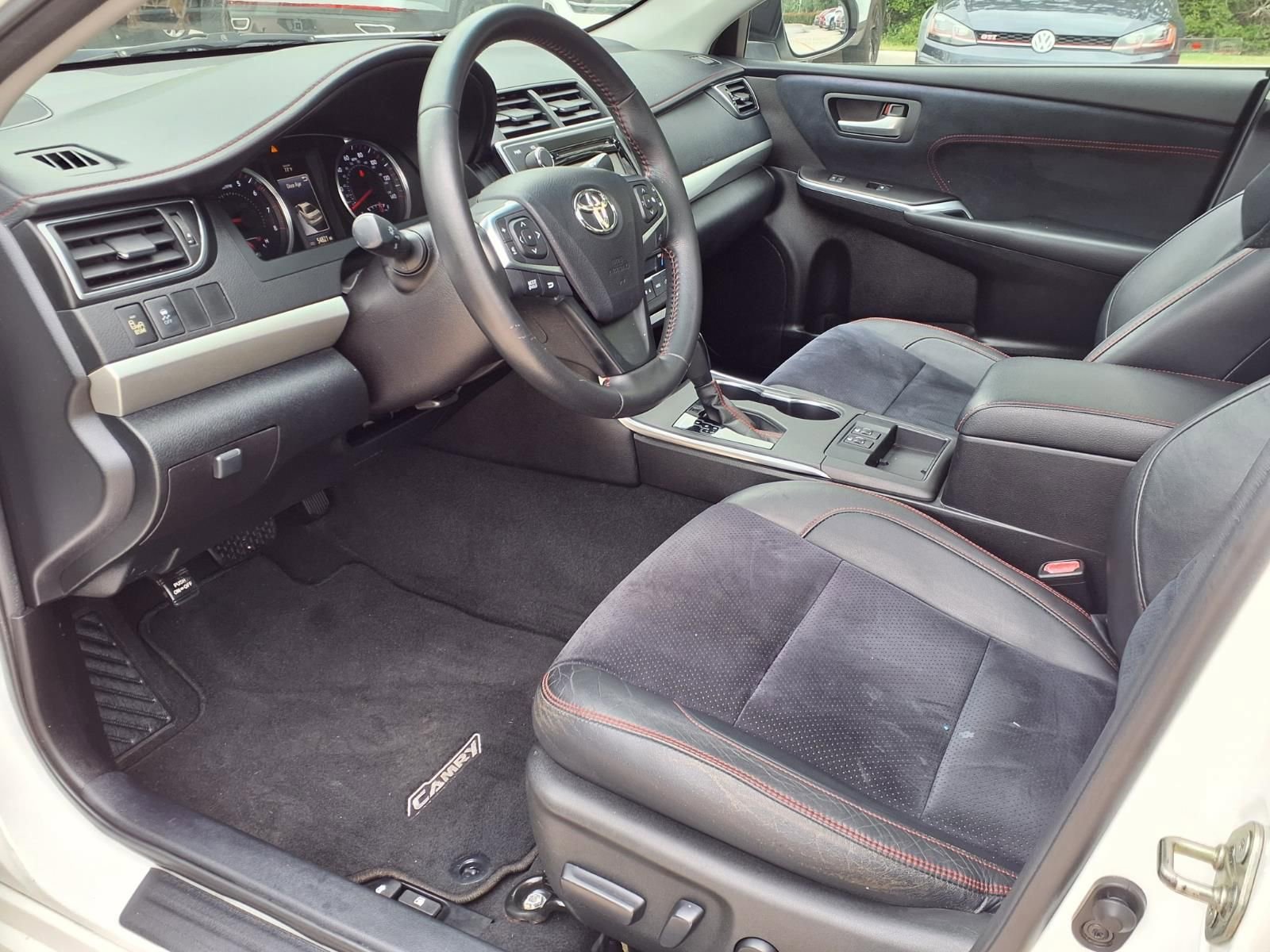 Used 2016 Toyota Camry XSE w/ Moonroof Package FWD image 10