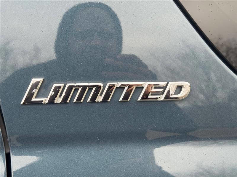 Used 2005 Toyota Sequoia Limited image 12