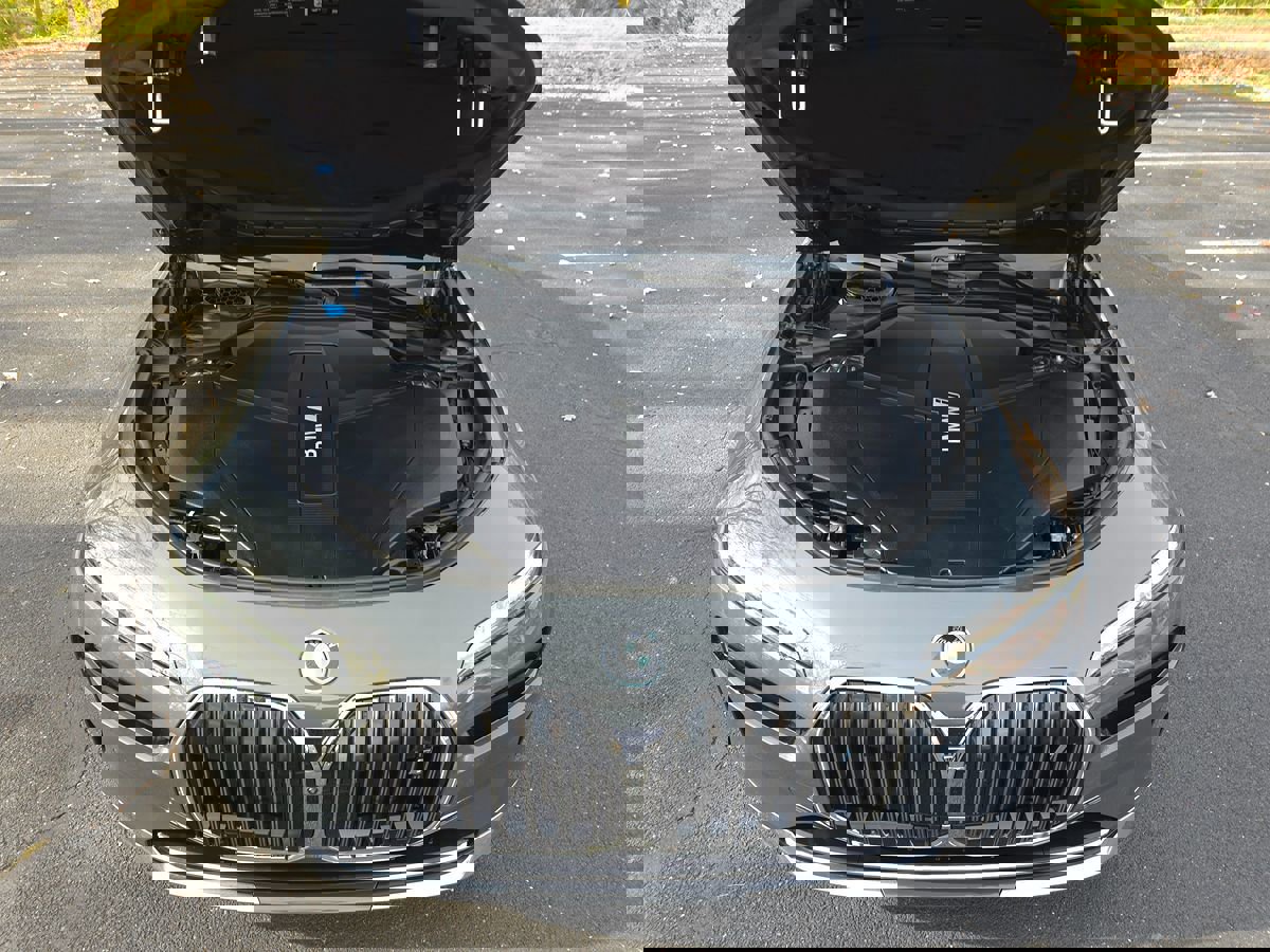 Used 2024 BMW i7 xDrive60 w/ Executive Package image 88