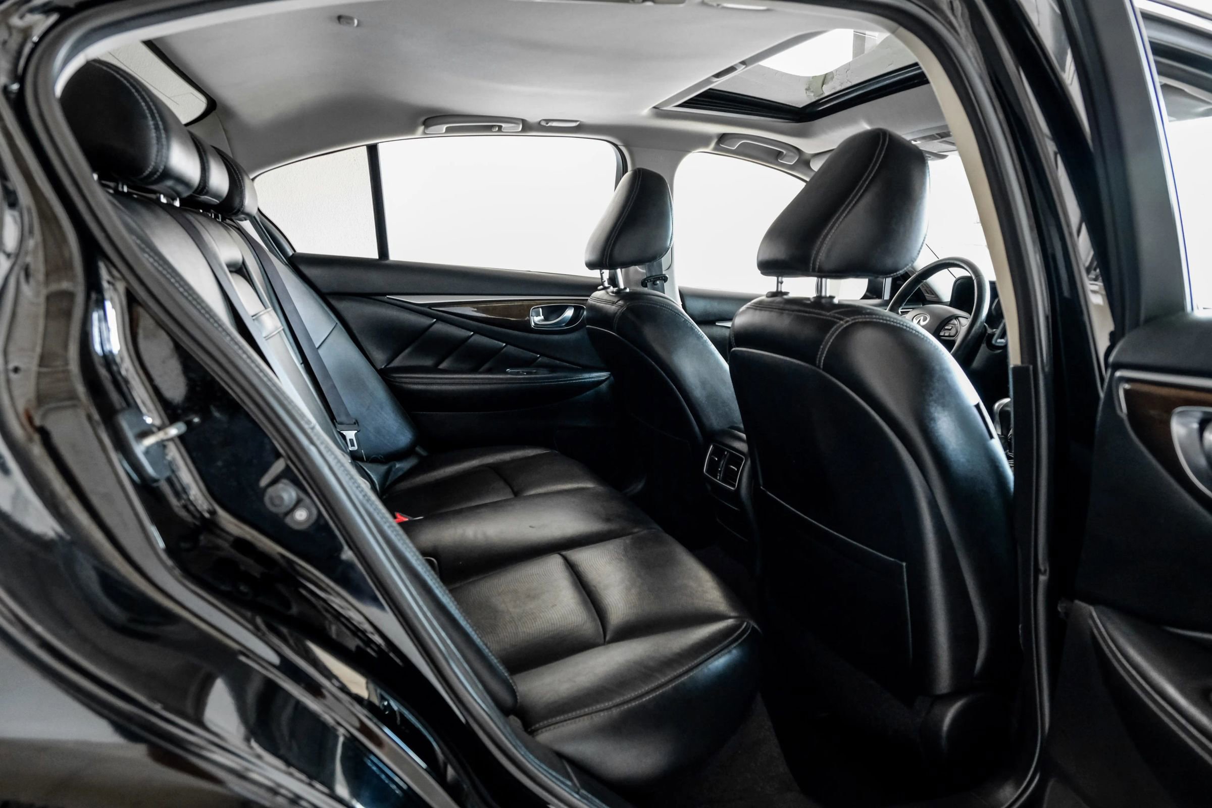 Used 2016 INFINITI Q50 3.0t Premium w/ Driver Assistance Package image 35