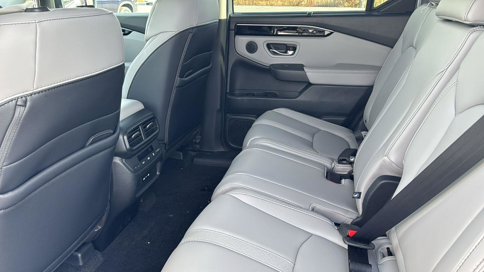 New 2025 Honda Pilot Touring image 18