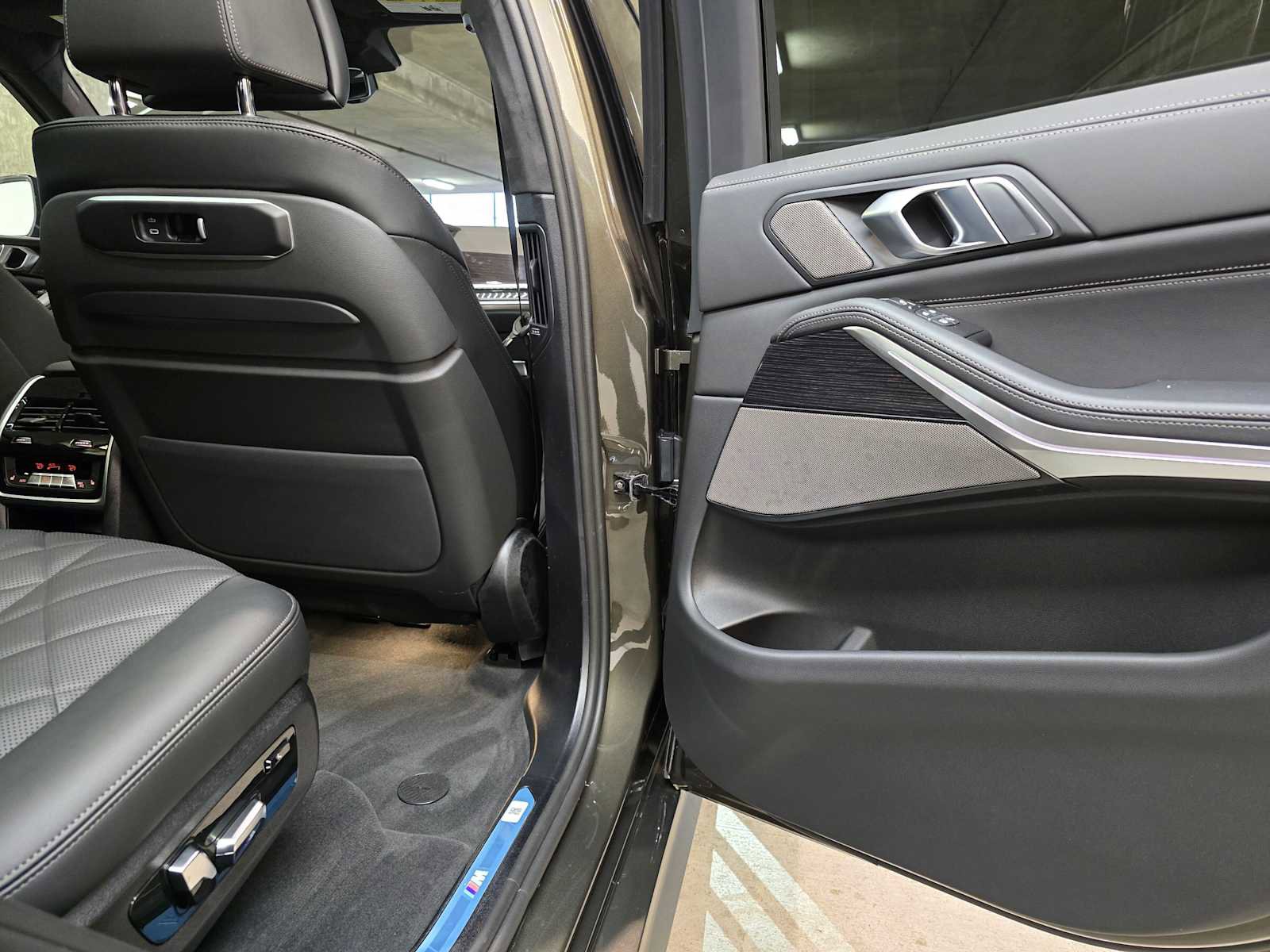 New 2026 BMW X7 xDrive40i w/ M Sport Package image 28