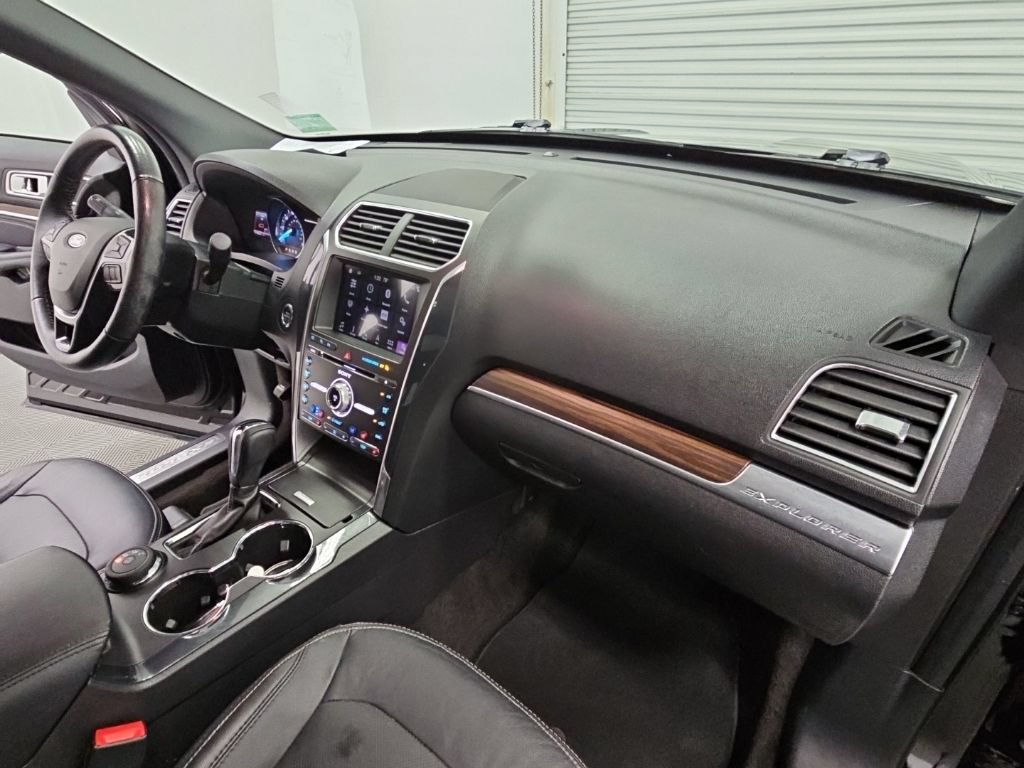 Used 2018 Ford Explorer Limited w/ Equipment Group 301A AWD/4WD image 43