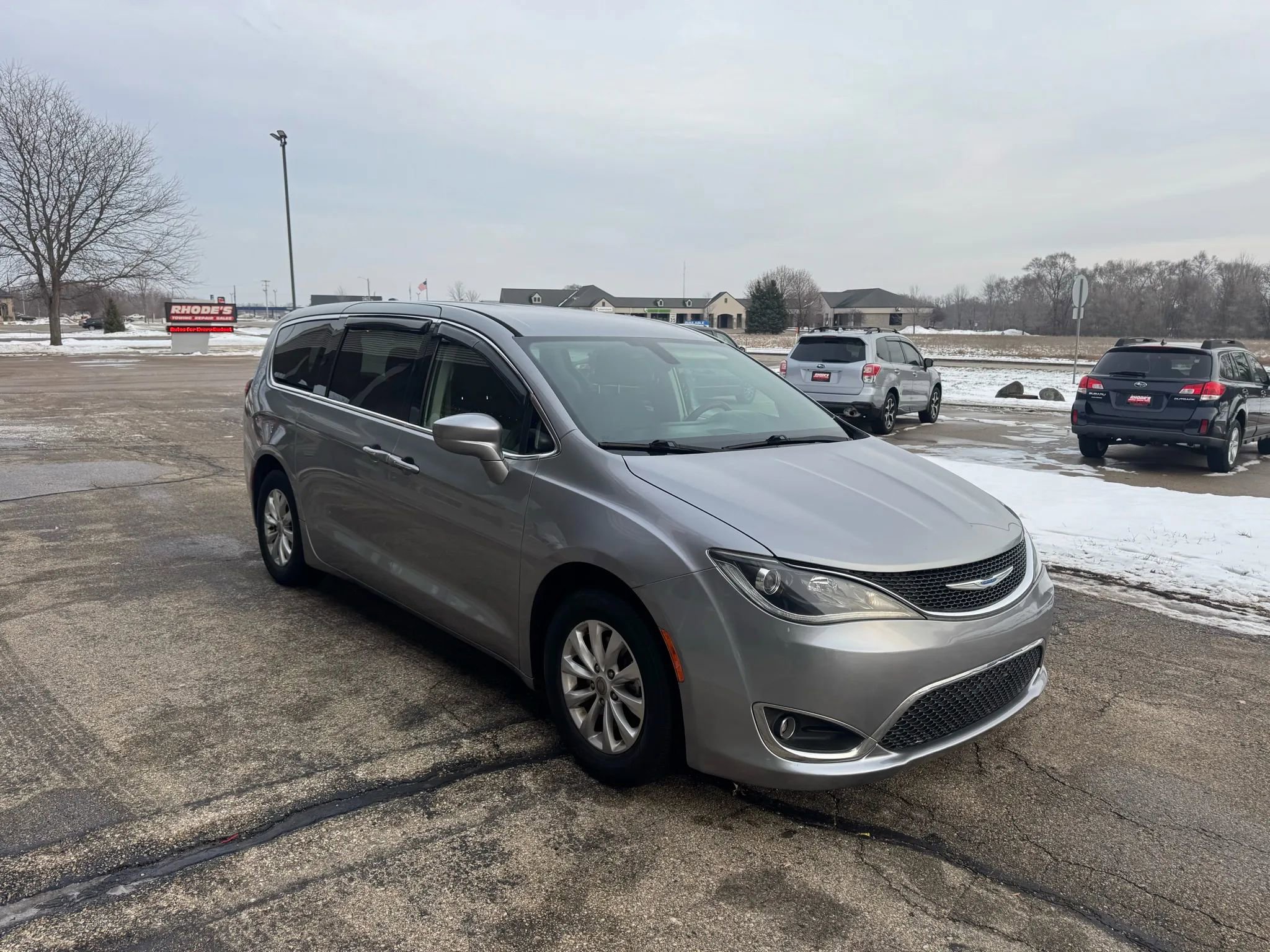 Used 2018 Chrysler Pacifica Touring Plus FWD image 7
