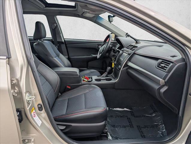 Used 2015 Toyota Camry SE w/ Moonroof Package image 19