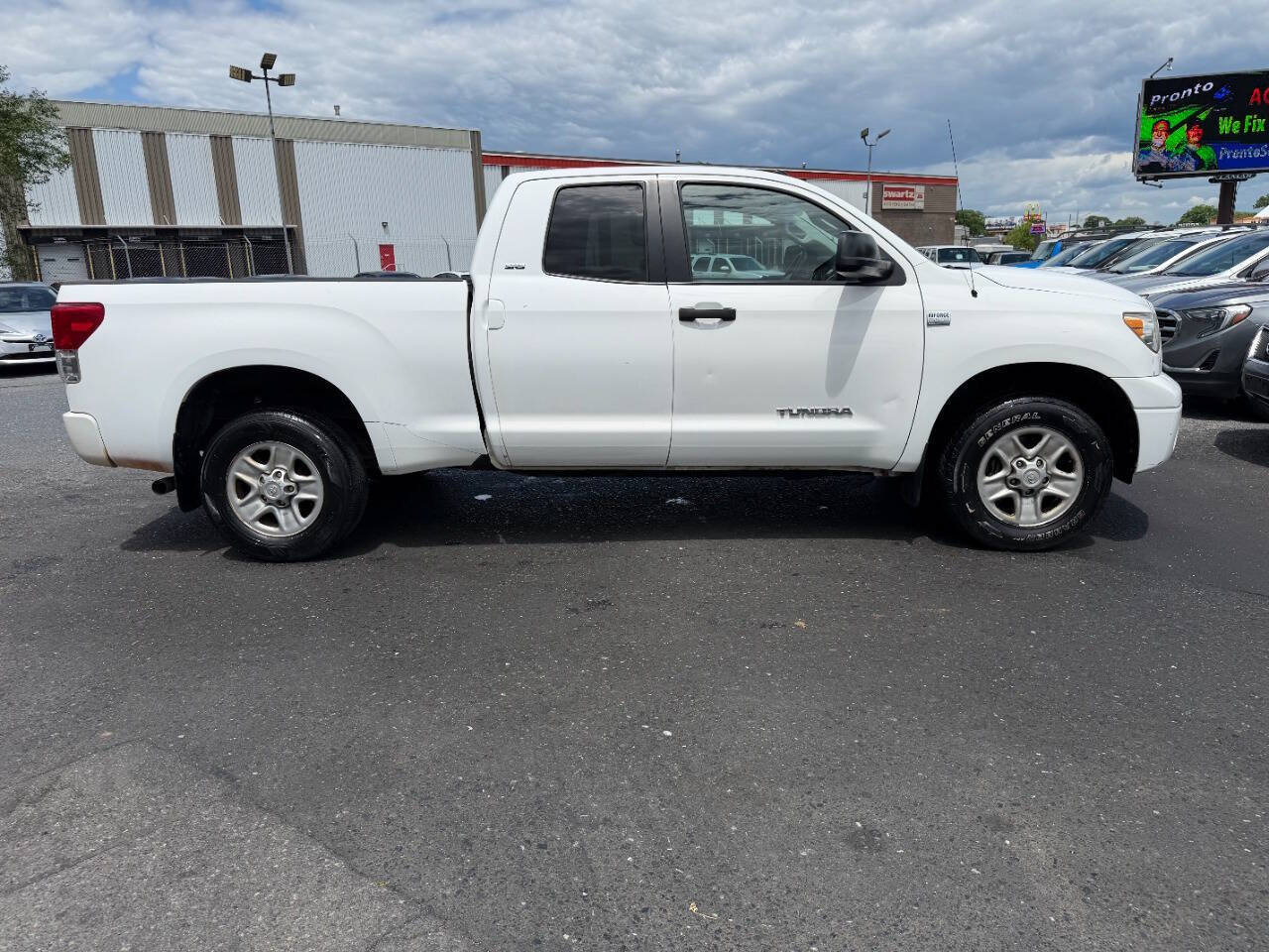 Used 2010 Toyota Tundra 4x4 Double Cab image 7