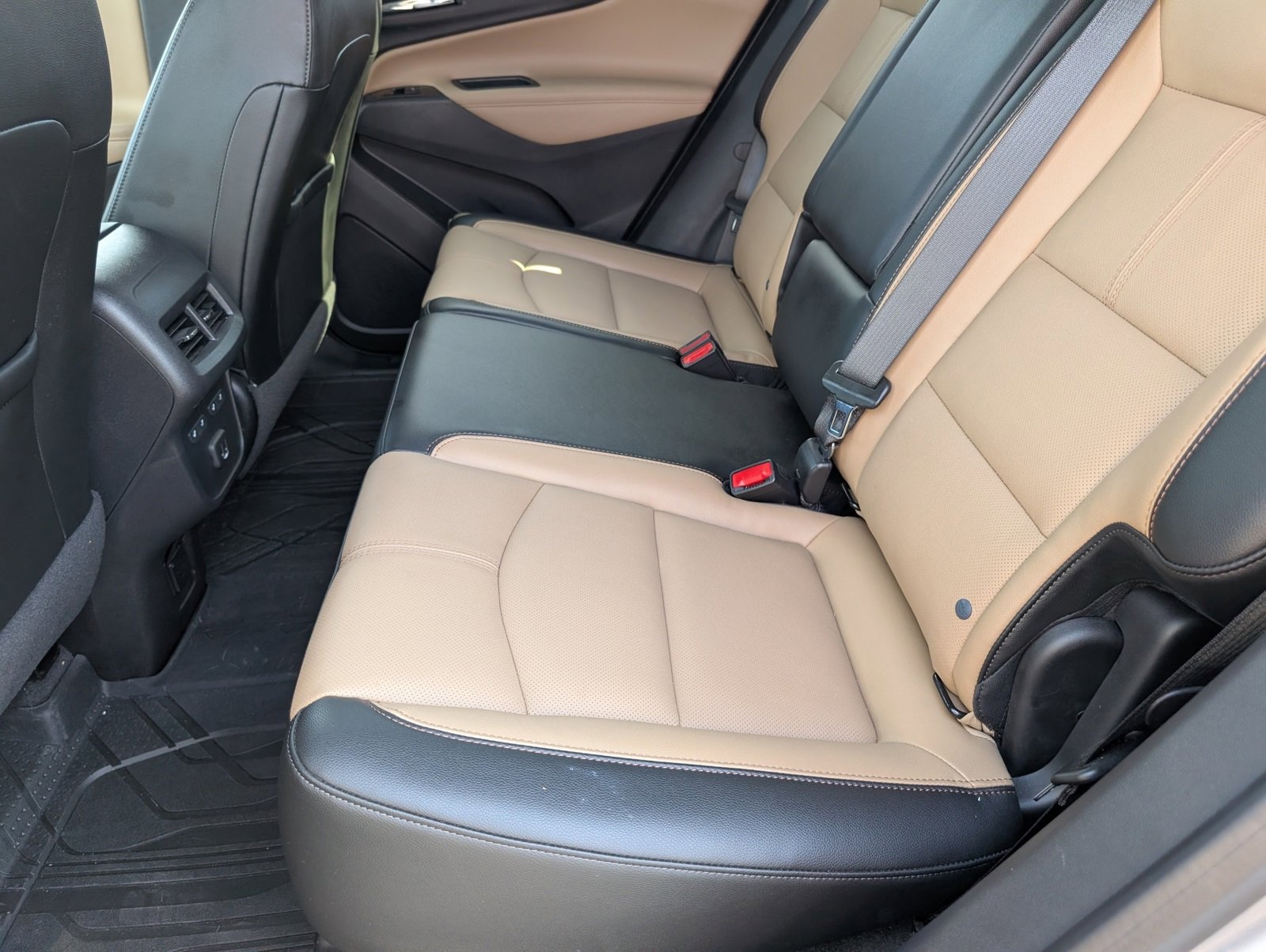 Used 2024 Chevrolet Equinox Premier image 8