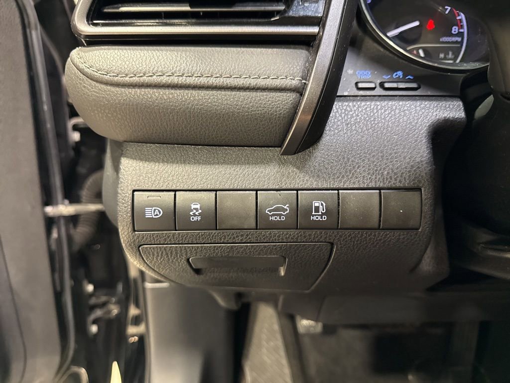 Used 2019 Toyota Camry SE w/ Convenience Package image 14