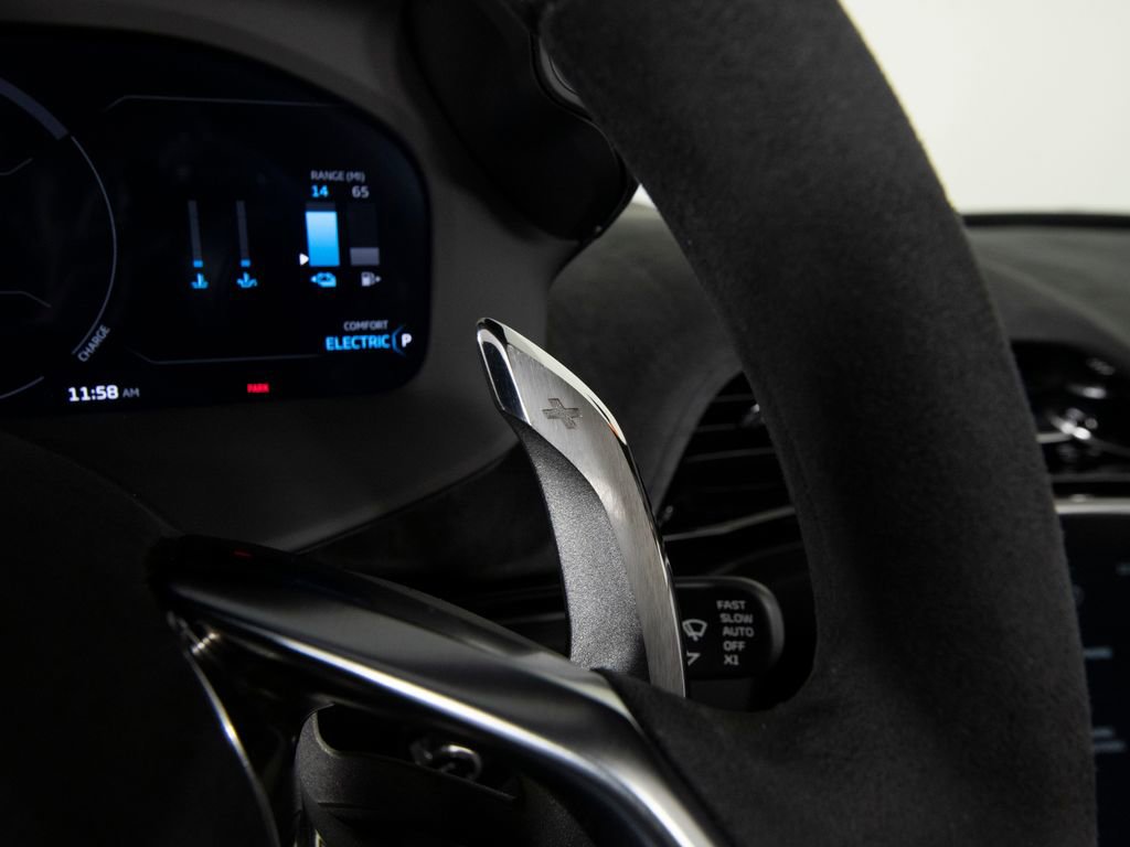 Used 2025 McLaren Artura Spider image 18