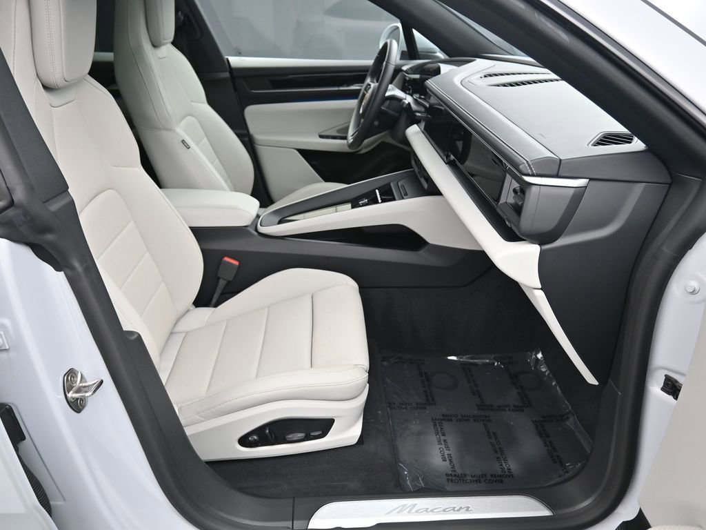 Certified 2025 Porsche Macan Electric image 27