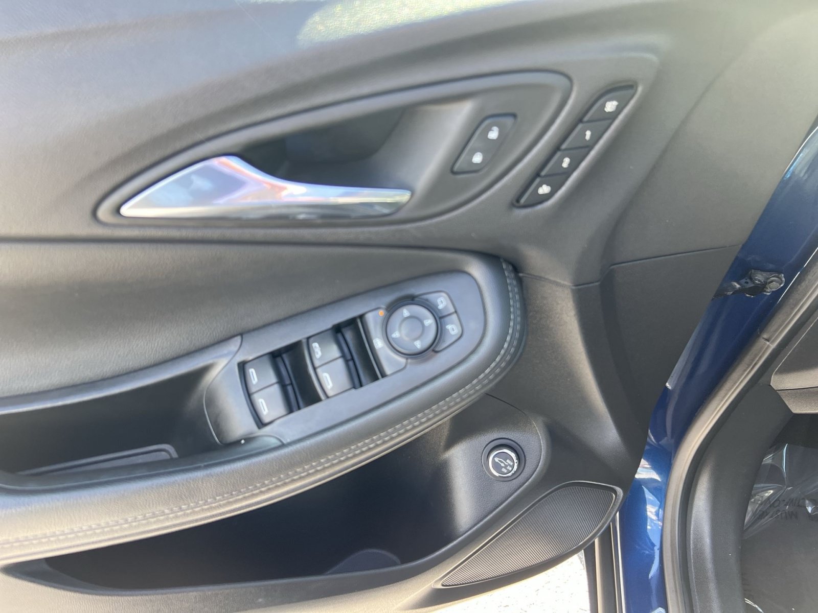 Used 2023 Buick Encore GX Essence w/ Experience Buick Package AWD/4WD image 15