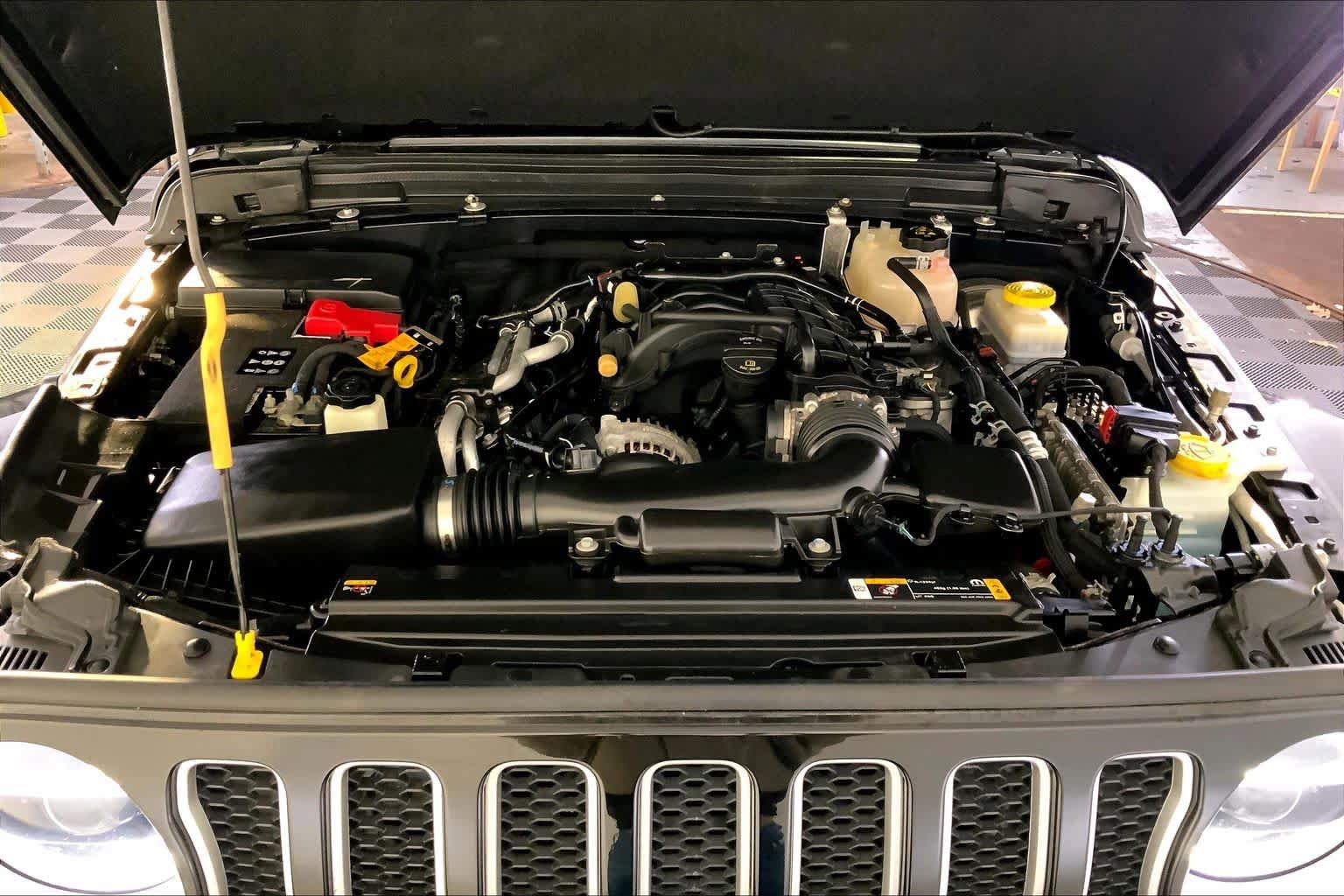 Used 2021 Jeep Wrangler Unlimited Sahara AWD/4WD image 30