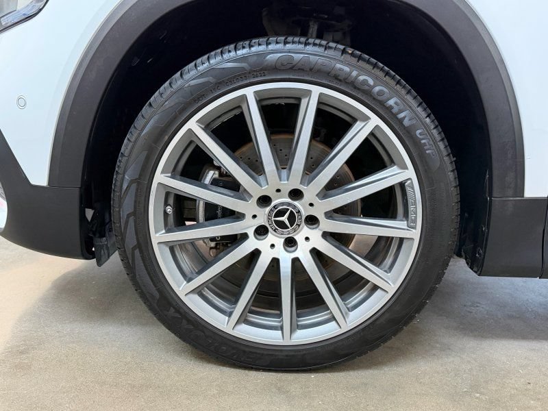 Used 2020 Mercedes-Benz GLB 250 w/ AMG Line image 11