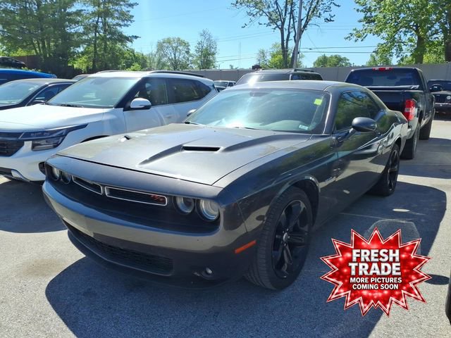 Used 2017 Dodge Challenger R/T image 1