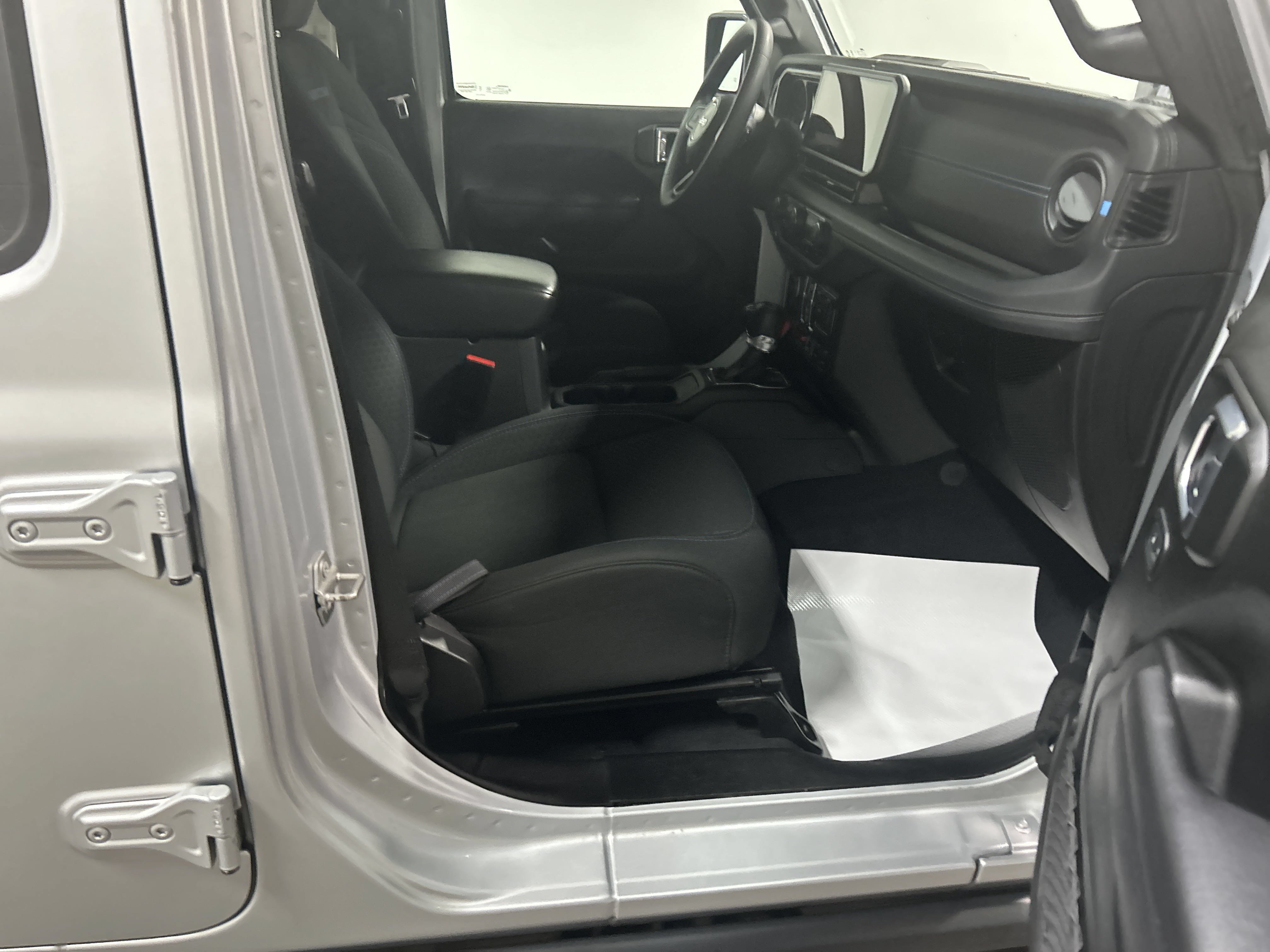 Used 2024 Jeep Wrangler Unlimited Rubicon 4xe AWD/4WD image 30