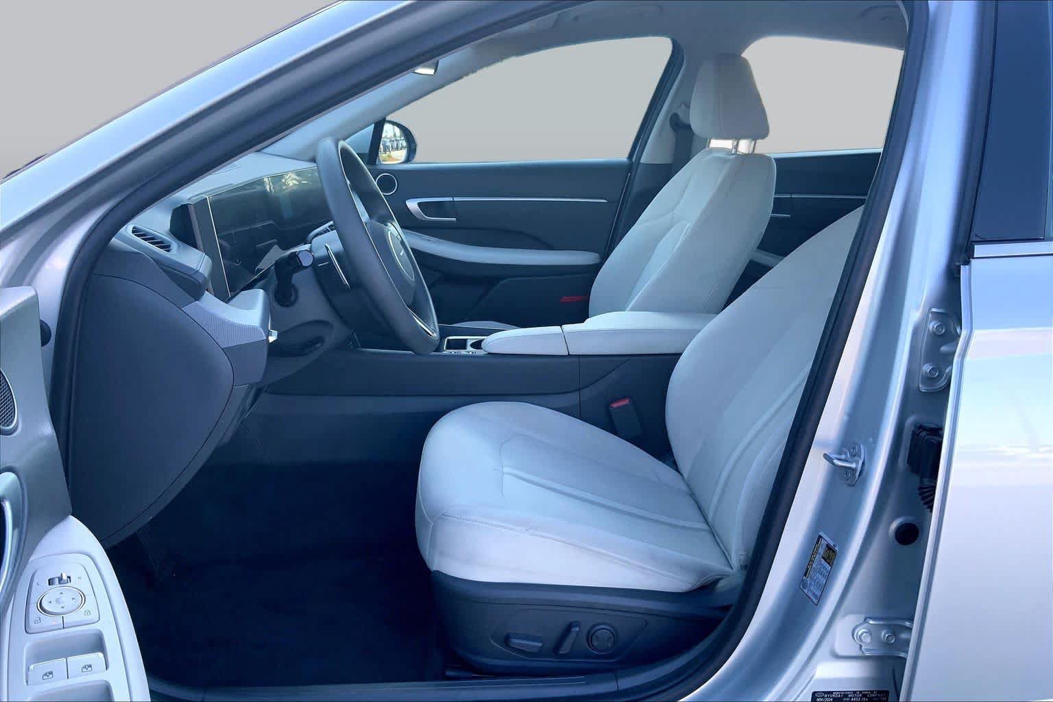 Certified 2025 Hyundai Sonata SEL FWD image 8