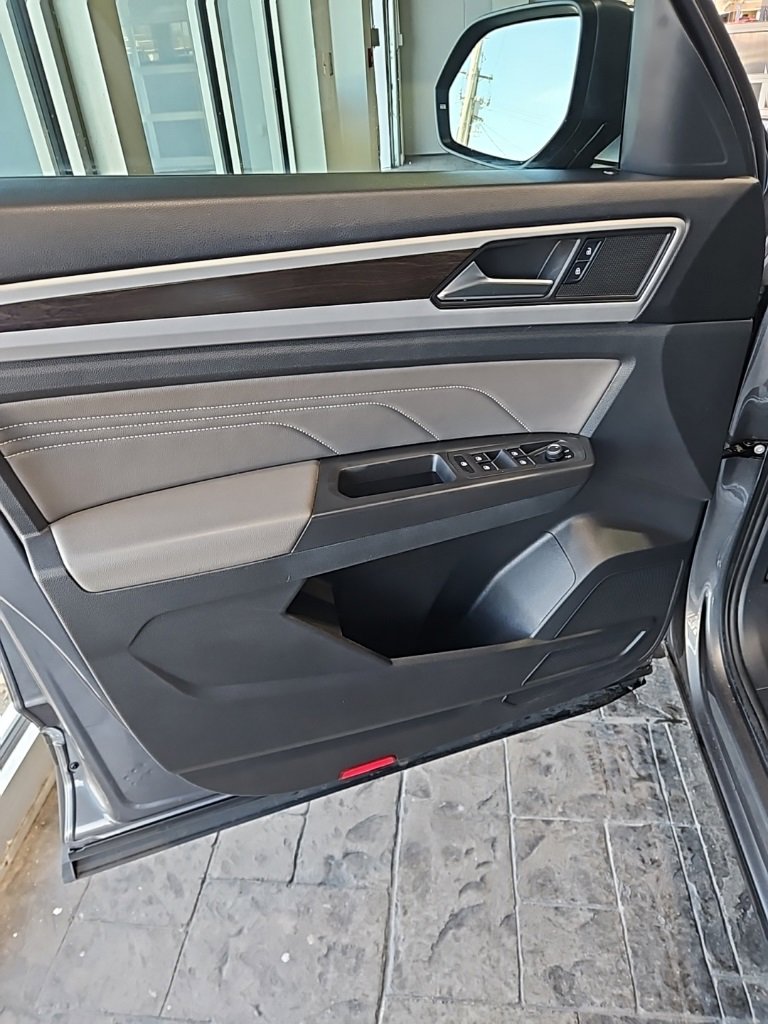 Used 2023 Volkswagen Atlas SE image 28