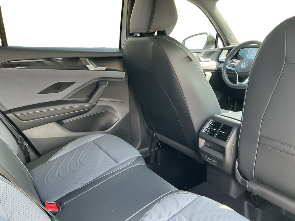 New 2026 Volkswagen Tiguan SE R-Line AWD/4WD image 18