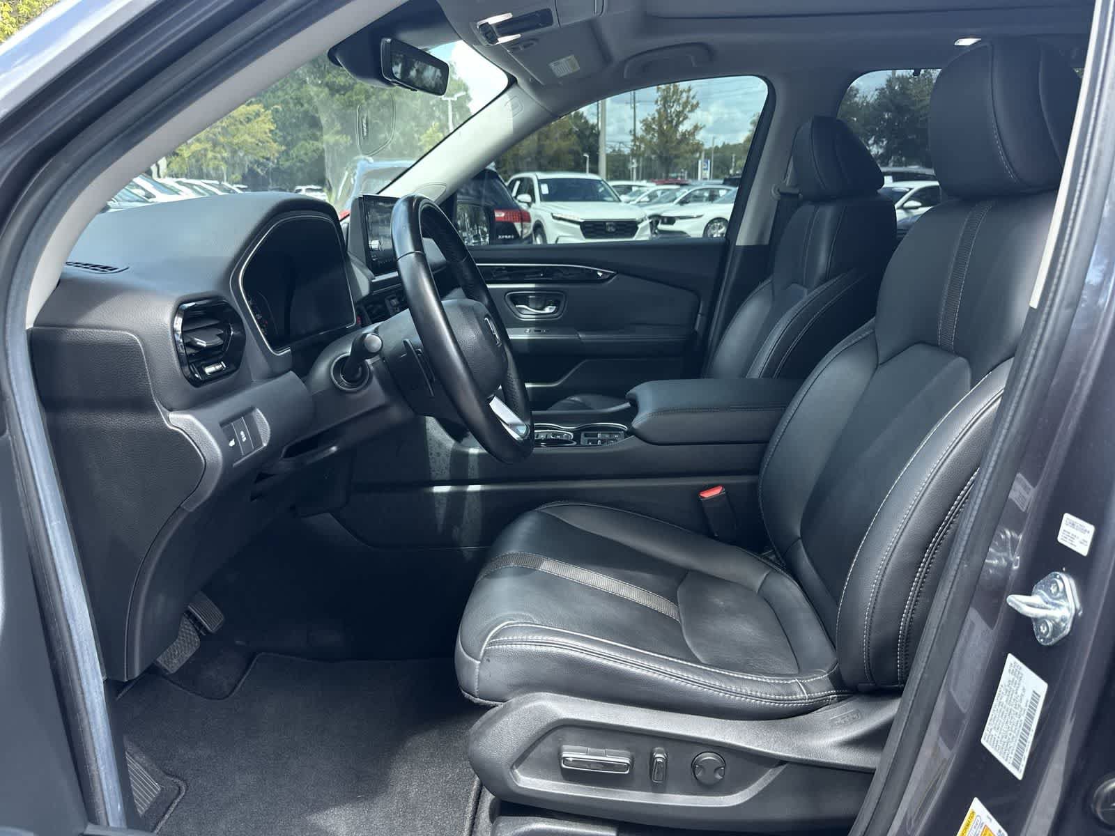 Used 2025 Honda Pilot Touring image 13