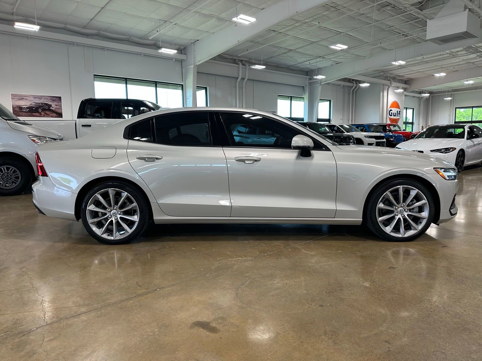 Used 2020 Volvo S60 T5 Momentum image 8