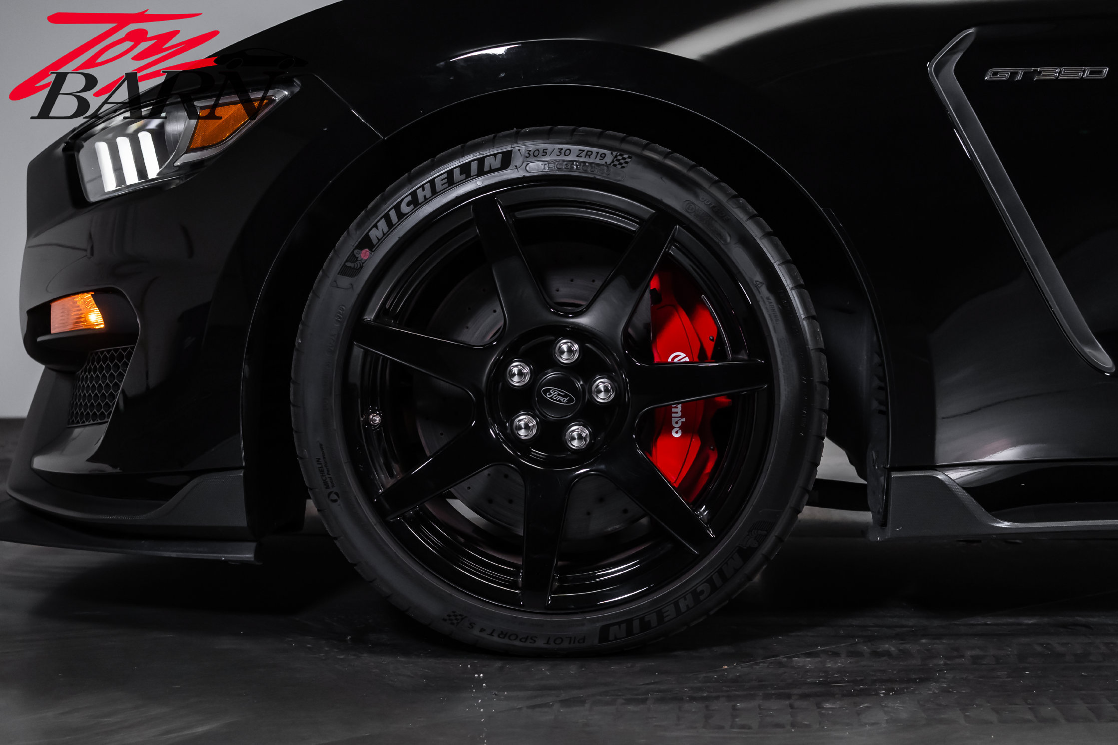 Used 2019 Ford Mustang Shelby GT350R w/ GT350R Equipment Group 920A RWD image 17