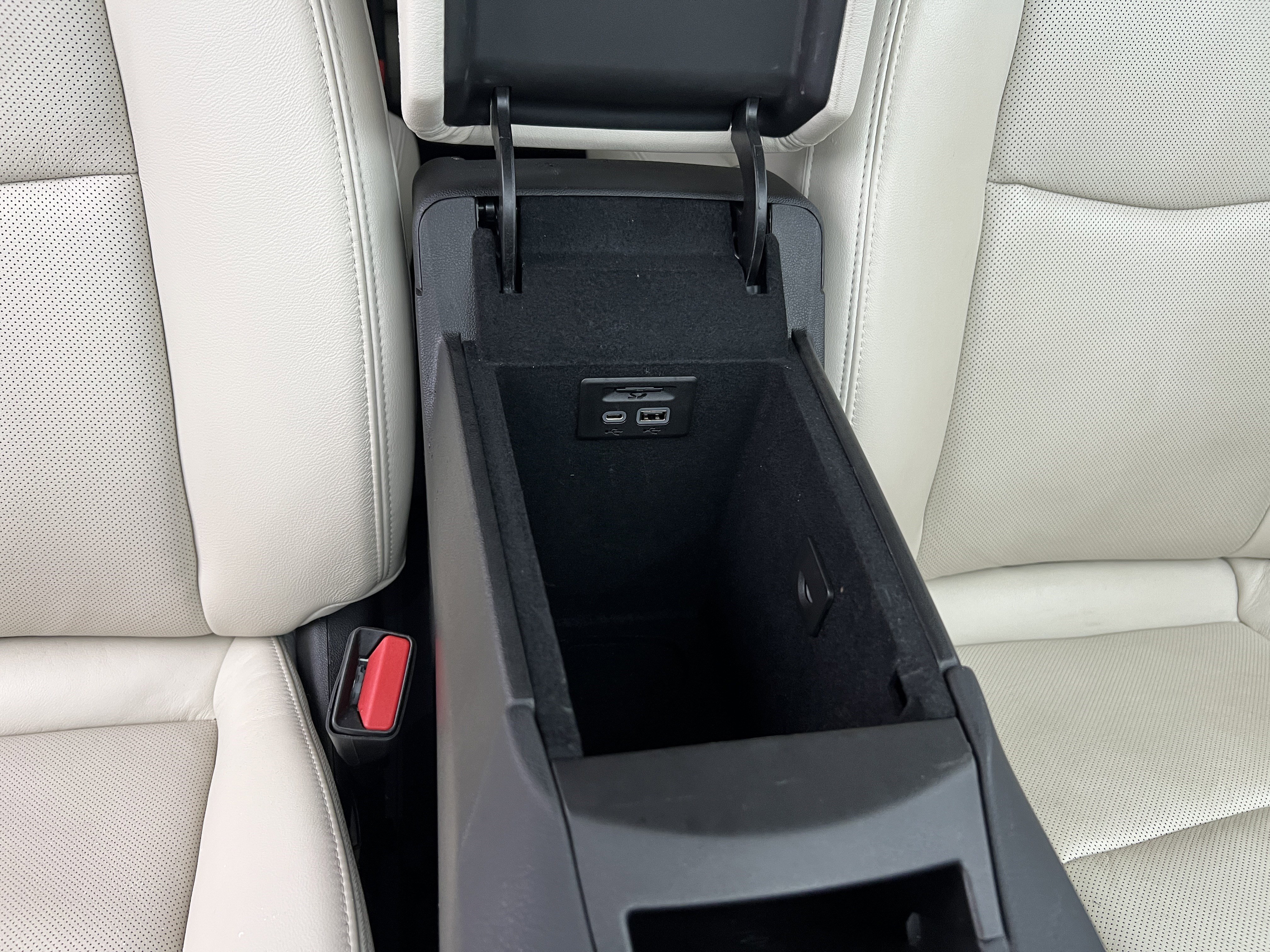 Used 2023 Cadillac XT6 Sport w/ Technology Package image 30