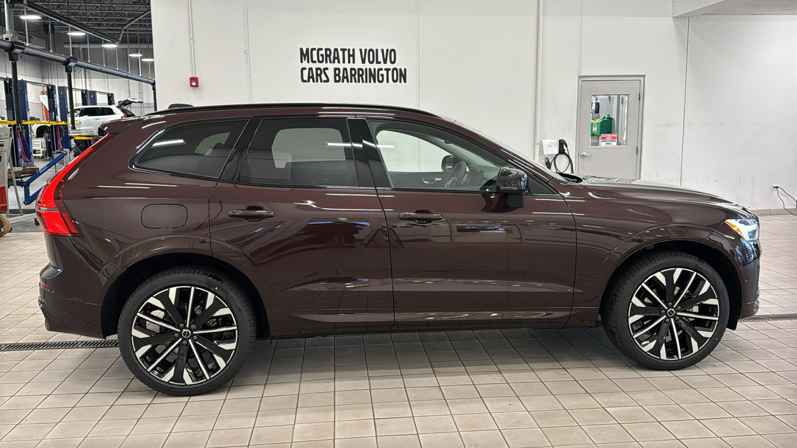 New 2026 Volvo XC60 B5 Ultra w/ Protection Package Premier AWD/4WD image 4