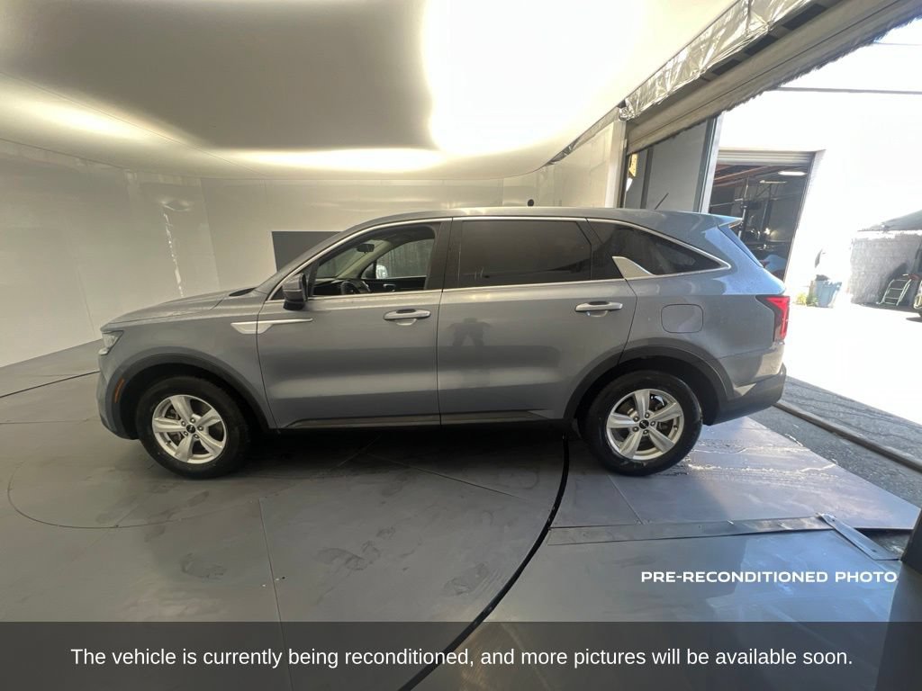 Used 2023 Kia Sorento LX FWD image 3