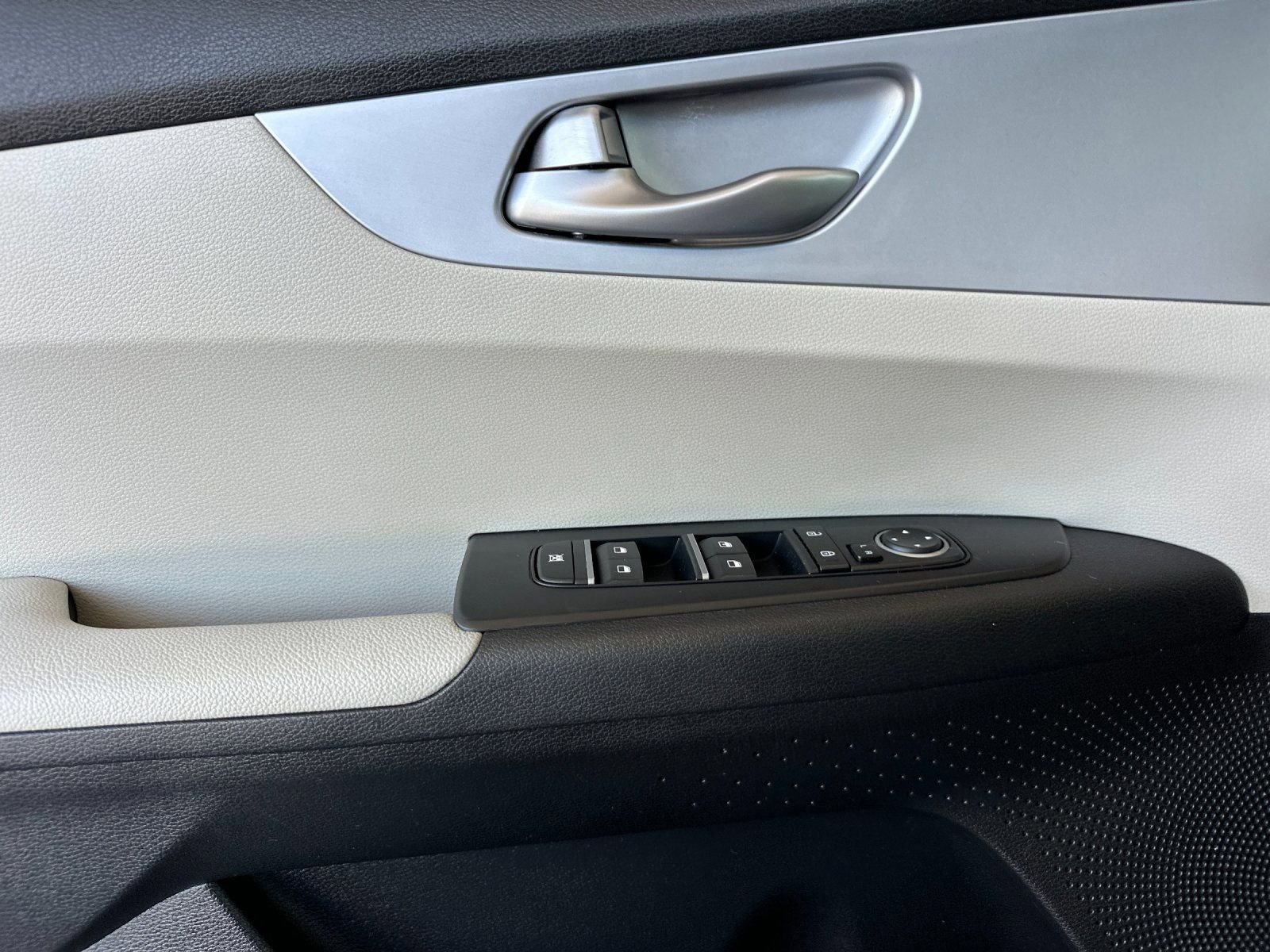 Certified 2023 Kia Forte LXS w/ LXS Technology Package image 13