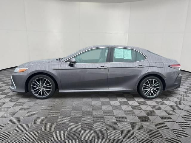 Used 2022 Toyota Camry XLE image 4