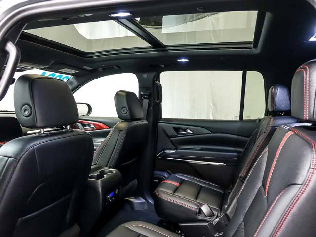 Used 2024 Chevrolet Traverse RS AWD/4WD image 16