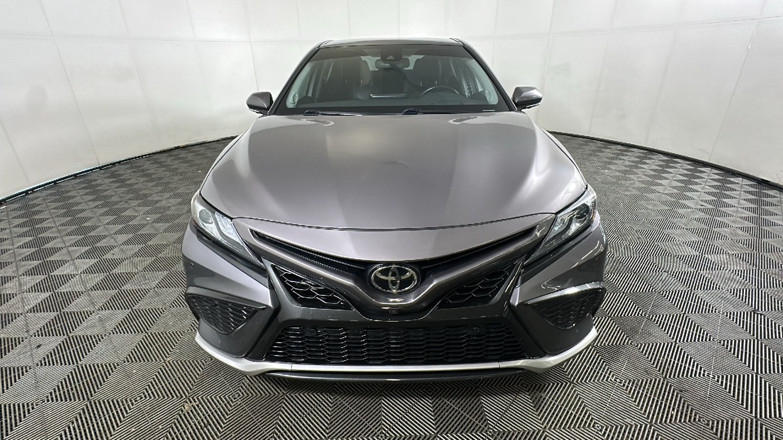Used 2022 Toyota Camry XSE w/ Navigation Package FWD image 9