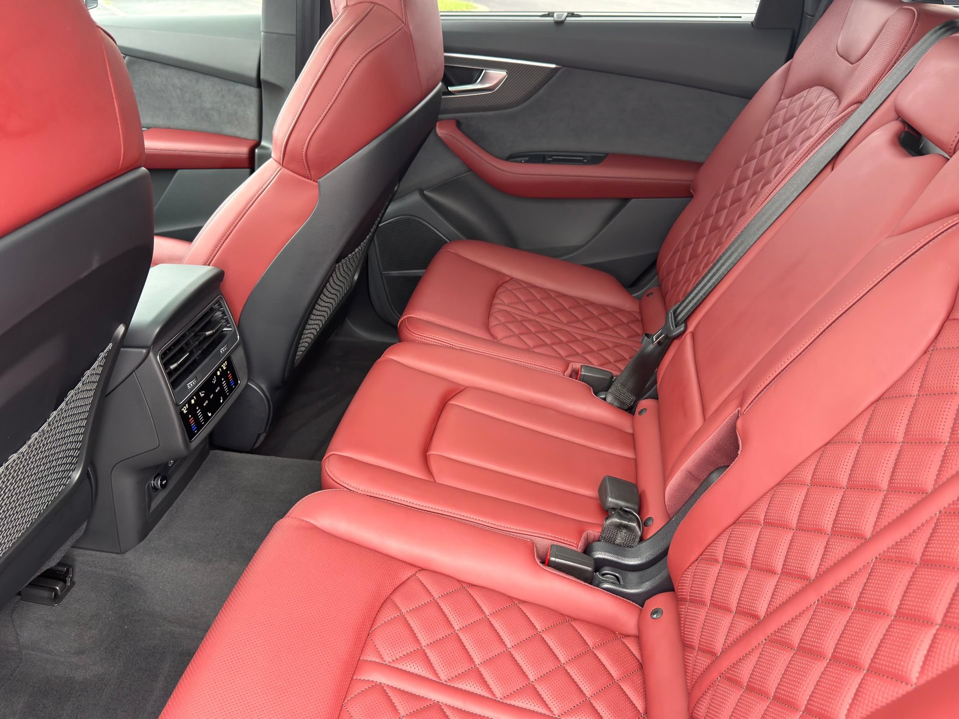 Certified 2025 Audi SQ7 Prestige w/ Prestige Package AWD/4WD image 28
