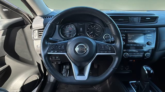 Used 2017 Nissan Rogue SV w/ Sun & Sound Touring Package image 11